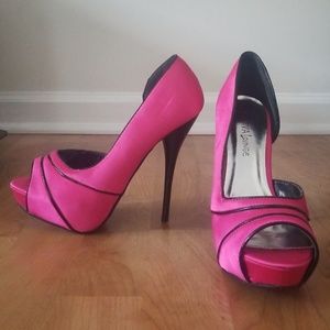 Never worn stunning pink peep toe heels.